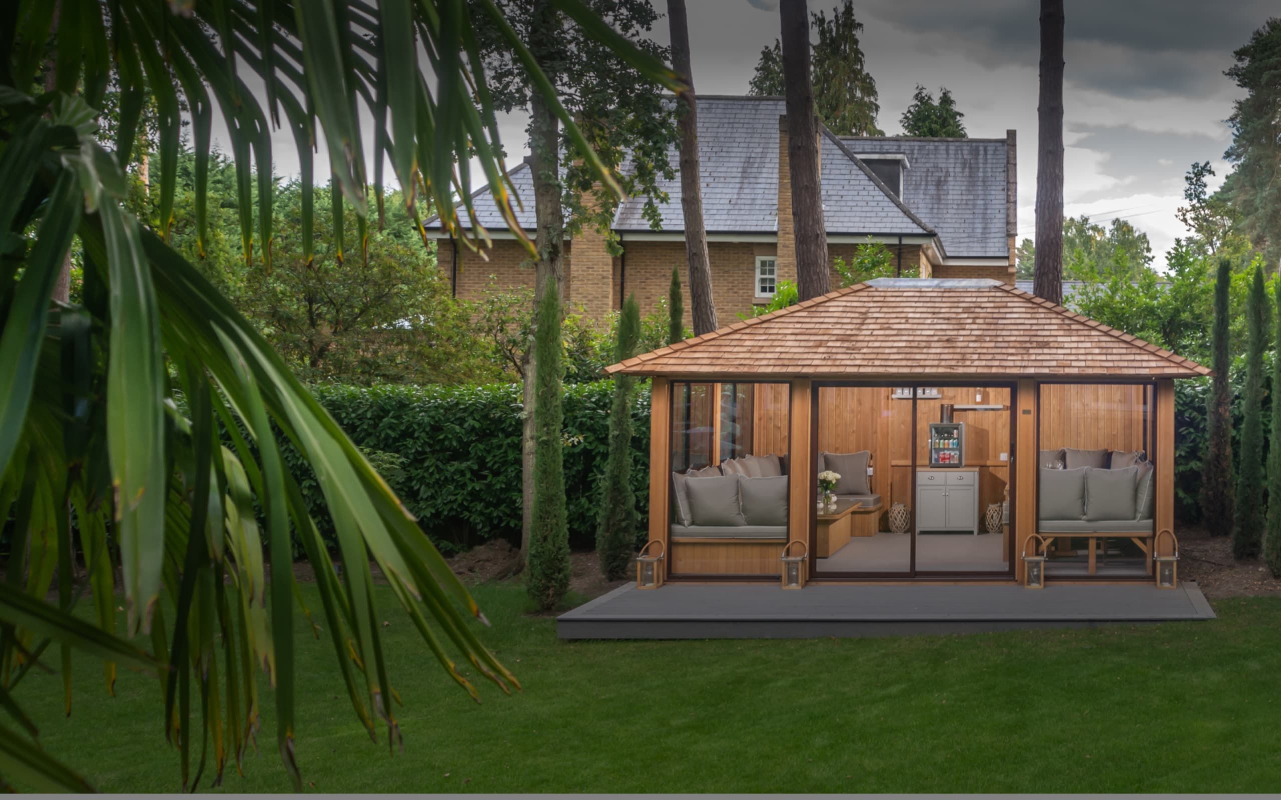 Crown Kensington in a garden setting