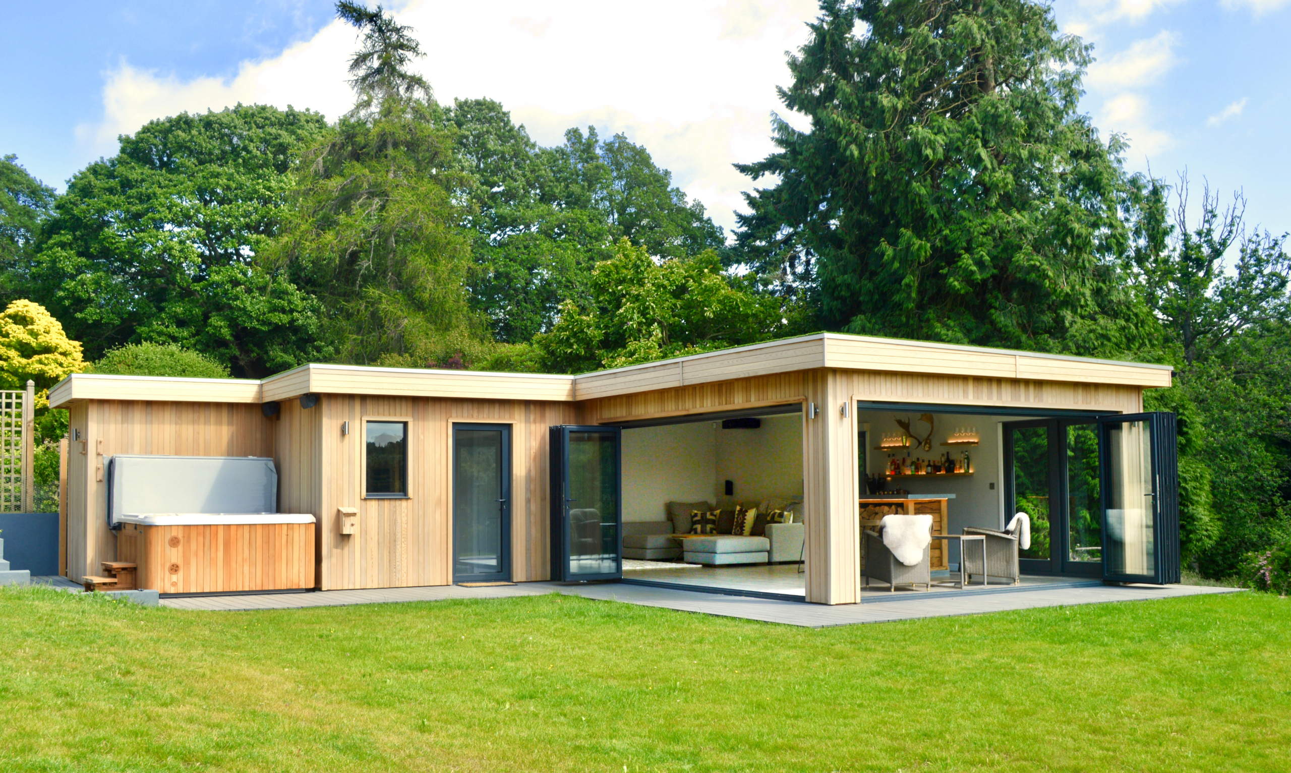 Garden room with hot tub and bar